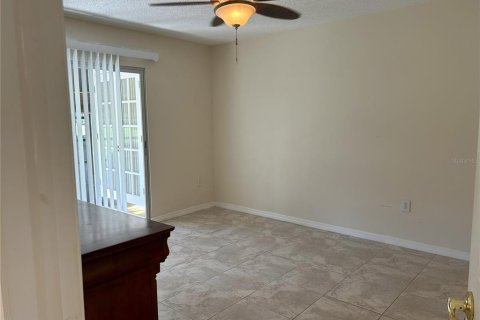 Condo in Port Richey, Florida, 2 bedrooms  № 1344970 - photo 5