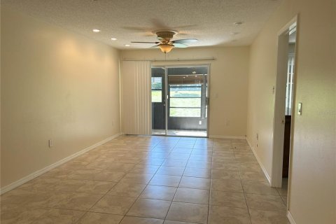 Condo in Port Richey, Florida, 2 bedrooms  № 1344970 - photo 3