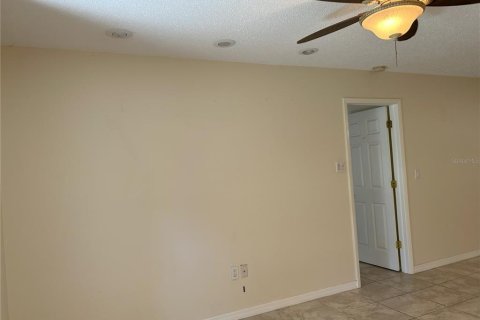 Condo in Port Richey, Florida, 2 bedrooms  № 1344970 - photo 4