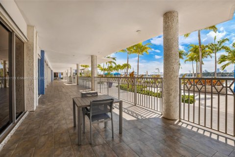 Condo in Miami Beach, Florida, 1 bedroom  № 1345016 - photo 25