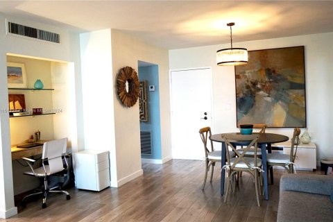 Condo in Miami Beach, Florida, 1 bedroom  № 1345016 - photo 4