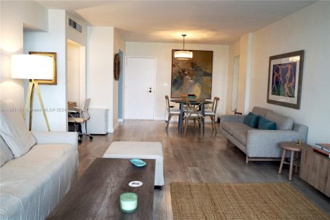 Condo in Miami Beach, Florida, 1 bedroom  № 1345016 - photo 6