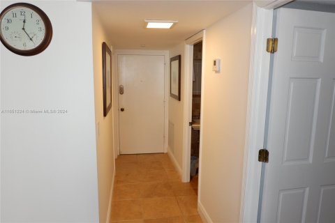 Copropriété à vendre à Miami Beach, Floride: 2 chambres, 93.83 m2 № 1333392 - photo 16