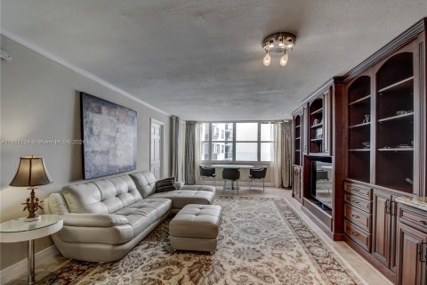 Copropriété à vendre à Miami Beach, Floride: 2 chambres, 93.83 m2 № 1333392 - photo 10