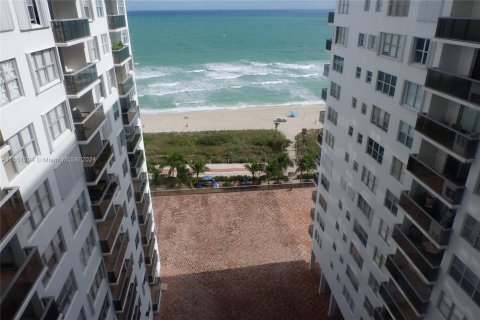 Copropriété à vendre à Miami Beach, Floride: 2 chambres, 93.83 m2 № 1333392 - photo 13