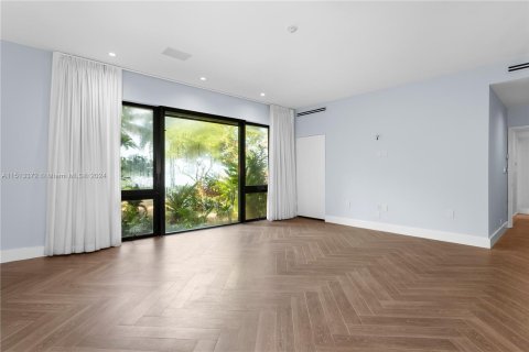 Villa ou maison à vendre à Miami Beach, Floride: 3 chambres, 411.93 m2 № 949677 - photo 21
