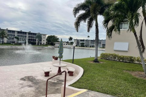 Condo in Lake Worth, Florida, 2 bedrooms  № 919867 - photo 8