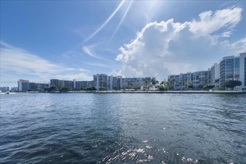 Condominio en venta en Hollywood, Florida, 1 dormitorio, 68.75 m2 № 1327832 - foto 30