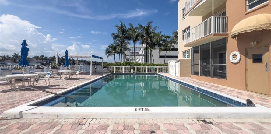 Condominio en Hollywood, Florida, 1 dormitorio  № 1327832