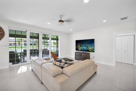 Casa en venta en Miramar, Florida, 4 dormitorios, 285.86 m2 № 1327865 - foto 6