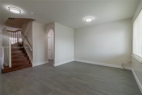 Touwnhouse à louer à Doral, Floride: 4 chambres, 188.59 m2 № 1327833 - photo 4