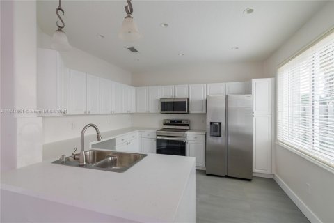 Townhouse in Doral, Florida 4 bedrooms, 188.59 sq.m. № 1327833 - photo 15