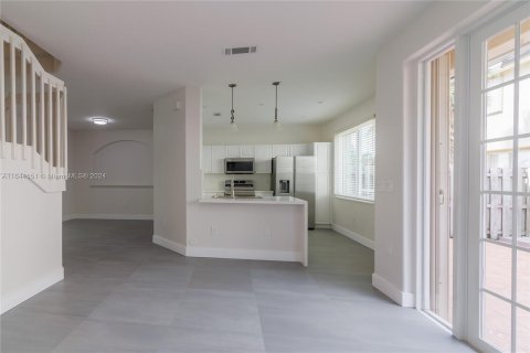 Touwnhouse à louer à Doral, Floride: 4 chambres, 188.59 m2 № 1327833 - photo 12