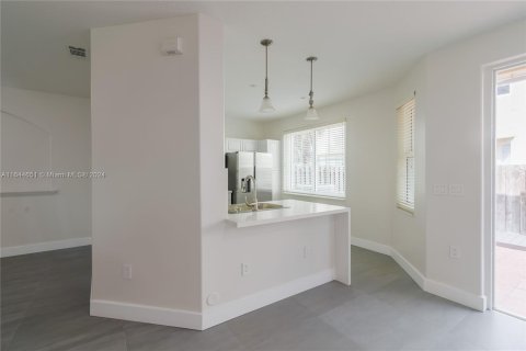 Townhouse in Doral, Florida 4 bedrooms, 188.59 sq.m. № 1327833 - photo 21