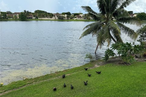 Condo in Miami, Florida, 1 bedroom  № 1332714 - photo 21