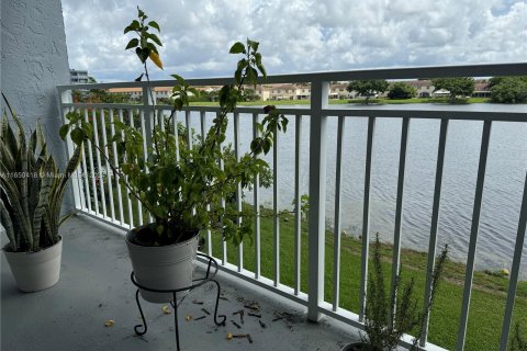 Condo in Miami, Florida, 1 bedroom  № 1332714 - photo 19