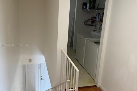 Condo in Miami, Florida, 1 bedroom  № 1332714 - photo 6