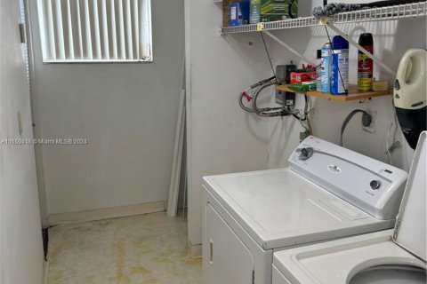 Condo in Miami, Florida, 1 bedroom  № 1332714 - photo 13