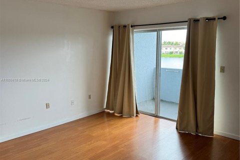 Condominio en alquiler en Miami, Florida, 1 dormitorio, 104.52 m2 № 1332714 - foto 12