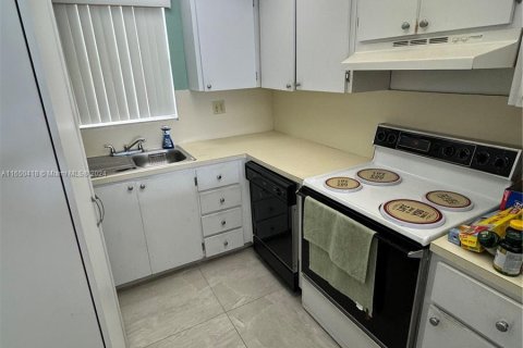 Condo in Miami, Florida, 1 bedroom  № 1332714 - photo 14