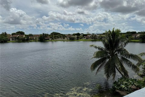 Condo in Miami, Florida, 1 bedroom  № 1332714 - photo 20