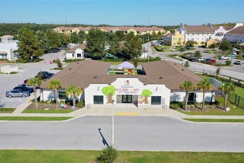 Commercial property in New Port Richey, Florida 697.23 sq.m. № 826051 - photo 1