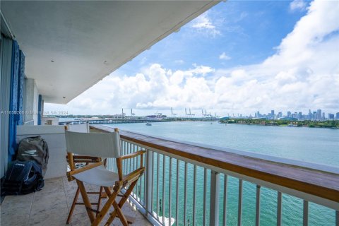 Condo in Miami Beach, Florida, 2 bedrooms  № 1353771 - photo 30