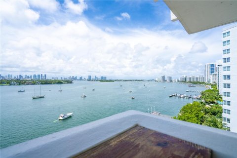 Condo in Miami Beach, Florida, 2 bedrooms  № 1353771 - photo 24