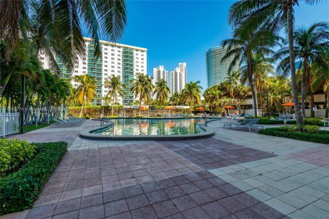 Condo in Sunny Isles Beach, Florida, 1 bedroom  № 1353814 - photo 8