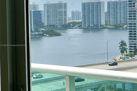 Condo in Sunny Isles Beach, Florida, 1 bedroom  № 1353814 - photo 14