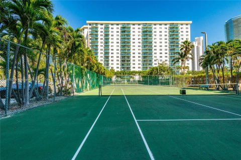 Condo in Sunny Isles Beach, Florida, 1 bedroom  № 1353814 - photo 9