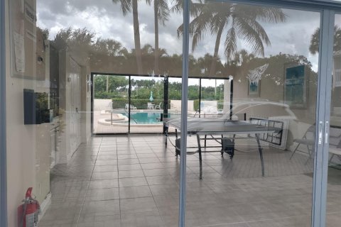 Adosado en venta en Boynton Beach, Florida, 2 dormitorios, 185.43 m2 № 650567 - foto 2