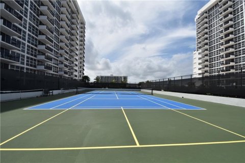 Condo in Pompano Beach, Florida, 2 bedrooms  № 970295 - photo 3