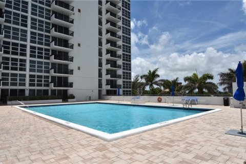 Copropriété à vendre à Pompano Beach, Floride: 2 chambres, 103.59 m2 № 970295 - photo 6