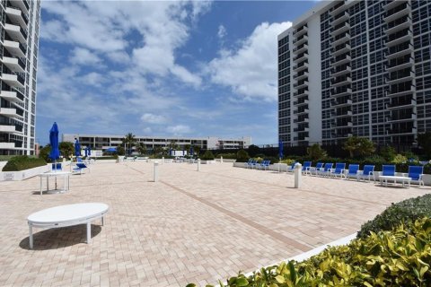 Copropriété à vendre à Pompano Beach, Floride: 2 chambres, 103.59 m2 № 970295 - photo 4