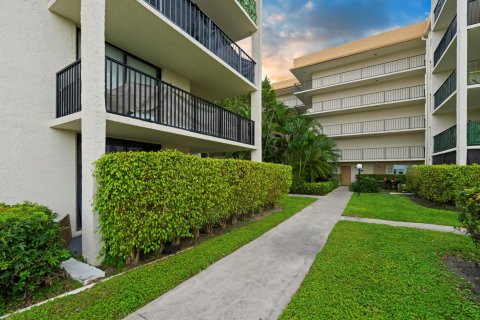 Condo in Tamarac, Florida, 2 bedrooms  № 970340 - photo 18