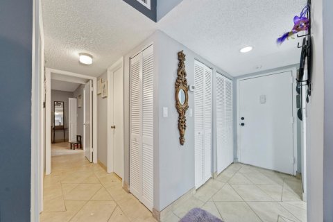 Condo in Tamarac, Florida, 2 bedrooms  № 970340 - photo 9