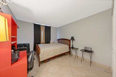 Condo in Tamarac, Florida, 2 bedrooms  № 970340 - photo 14