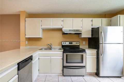 Condominio en venta en Miramar, Florida, 1 dormitorio, 74.32 m2 № 1412170 - foto 1