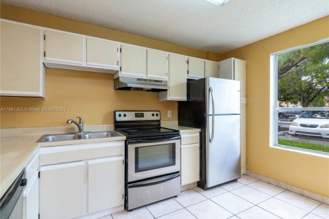 Condominio en venta en Miramar, Florida, 1 dormitorio, 74.32 m2 № 1412170 - foto 2