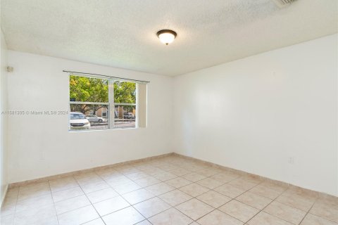 Condominio en venta en Miramar, Florida, 1 dormitorio, 74.32 m2 № 1412170 - foto 9