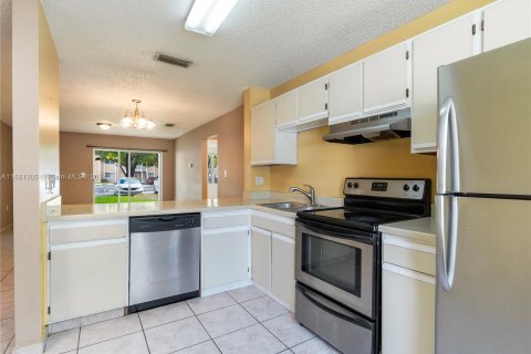 Condominio en venta en Miramar, Florida, 1 dormitorio, 74.32 m2 № 1412170 - foto 3