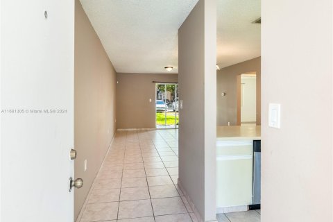 Condominio en venta en Miramar, Florida, 1 dormitorio, 74.32 m2 № 1412170 - foto 4