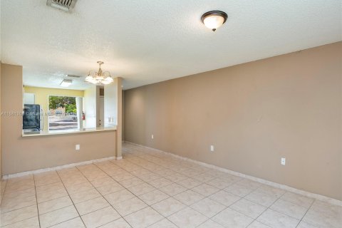 Condominio en venta en Miramar, Florida, 1 dormitorio, 74.32 m2 № 1412170 - foto 7