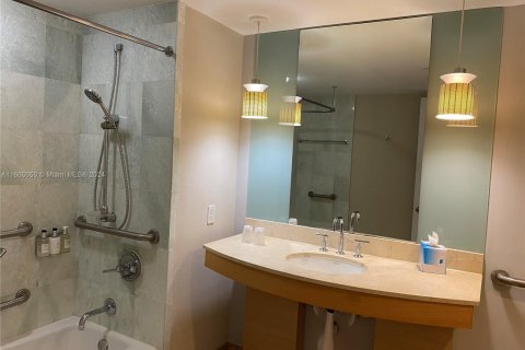 Condo in Sunny Isles Beach, Florida, 1 bedroom  № 1377047 - photo 19