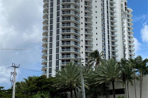 Condominio en venta en Sunny Isles Beach, Florida, 1 dormitorio, 63.92 m2 № 1377047 - foto 24