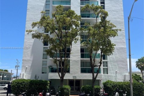 Copropriété à vendre à Miami Beach, Floride: 2 chambres, 91.32 m2 № 1329457 - photo 1