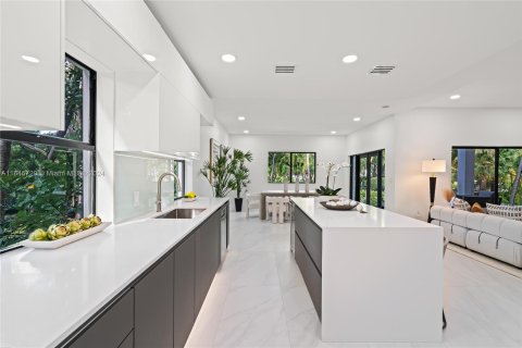 Casa en venta en Miami, Florida, 6 dormitorios, 441.56 m2 № 1329458 - foto 23