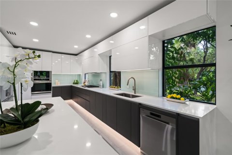 Casa en venta en Miami, Florida, 6 dormitorios, 441.56 m2 № 1329458 - foto 21