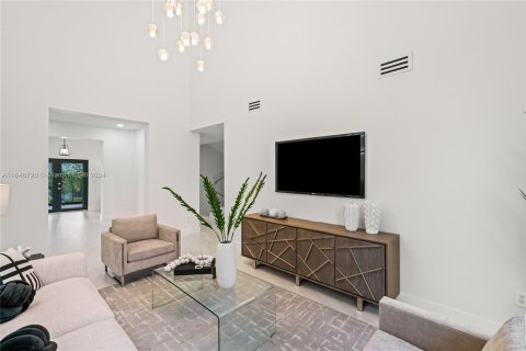 Casa en venta en Miami, Florida, 6 dormitorios, 441.56 m2 № 1329458 - foto 12